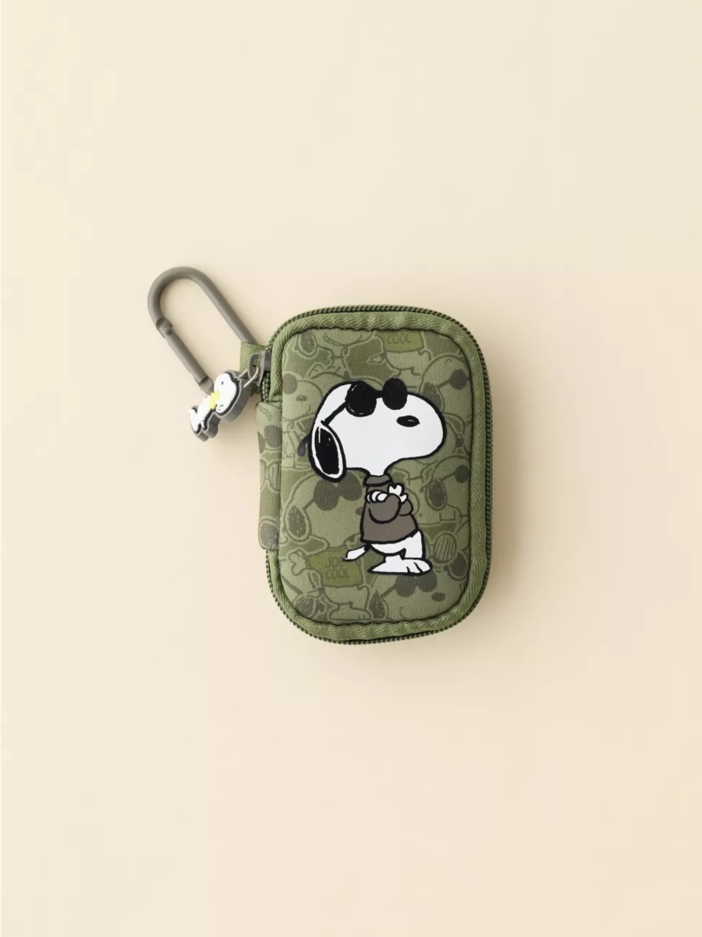 NWT Peanuts Snoopy AirPods Case Keychain